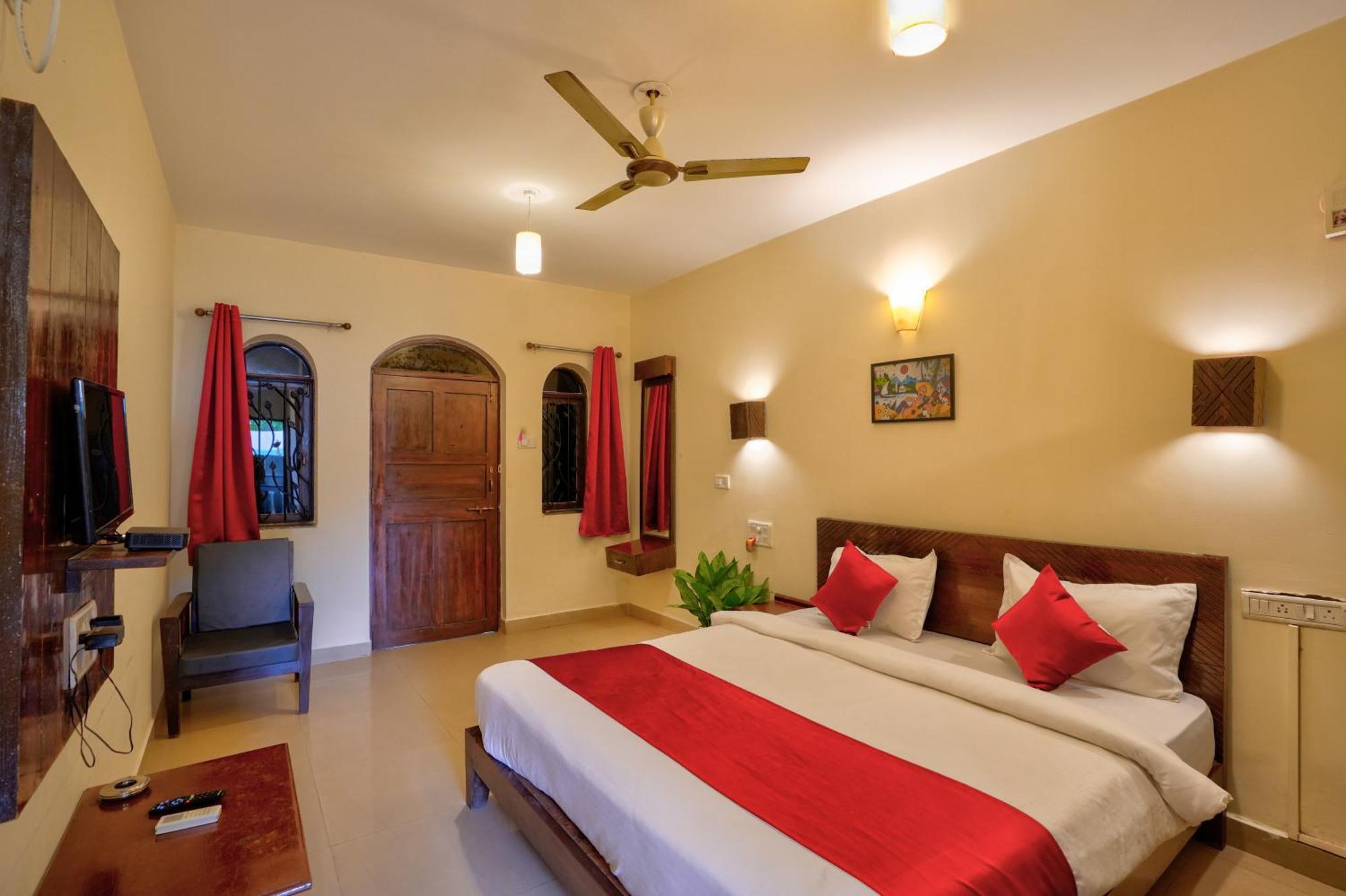 Hotel Salty Waves Baga Extérieur photo