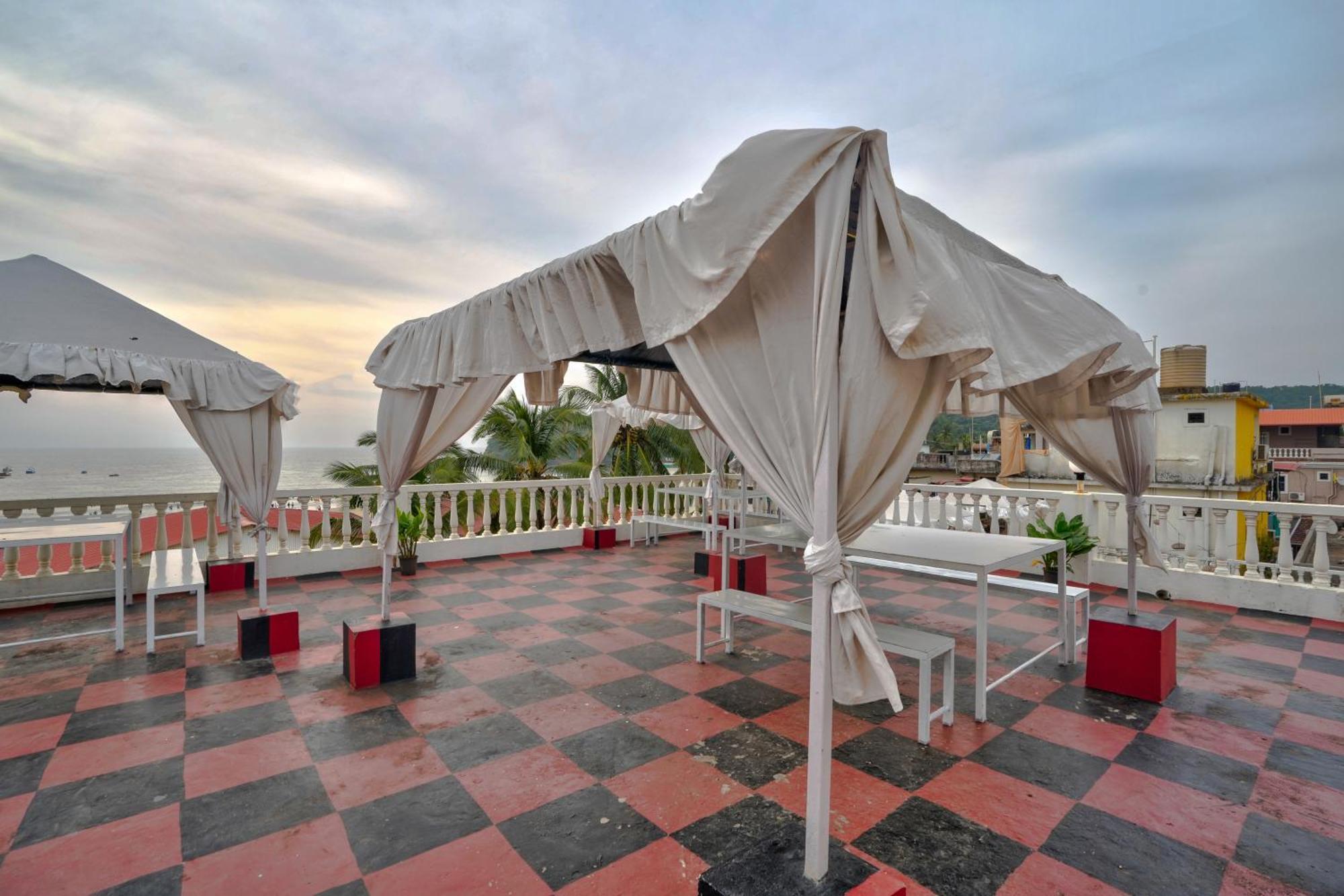 Hotel Salty Waves Baga Extérieur photo