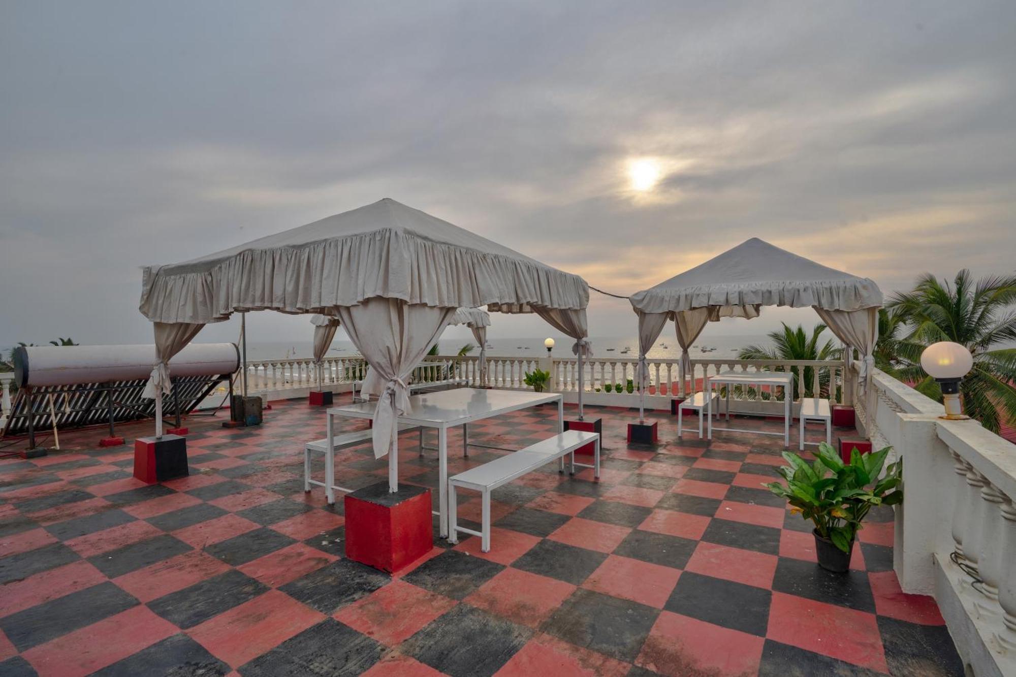 Hotel Salty Waves Baga Extérieur photo